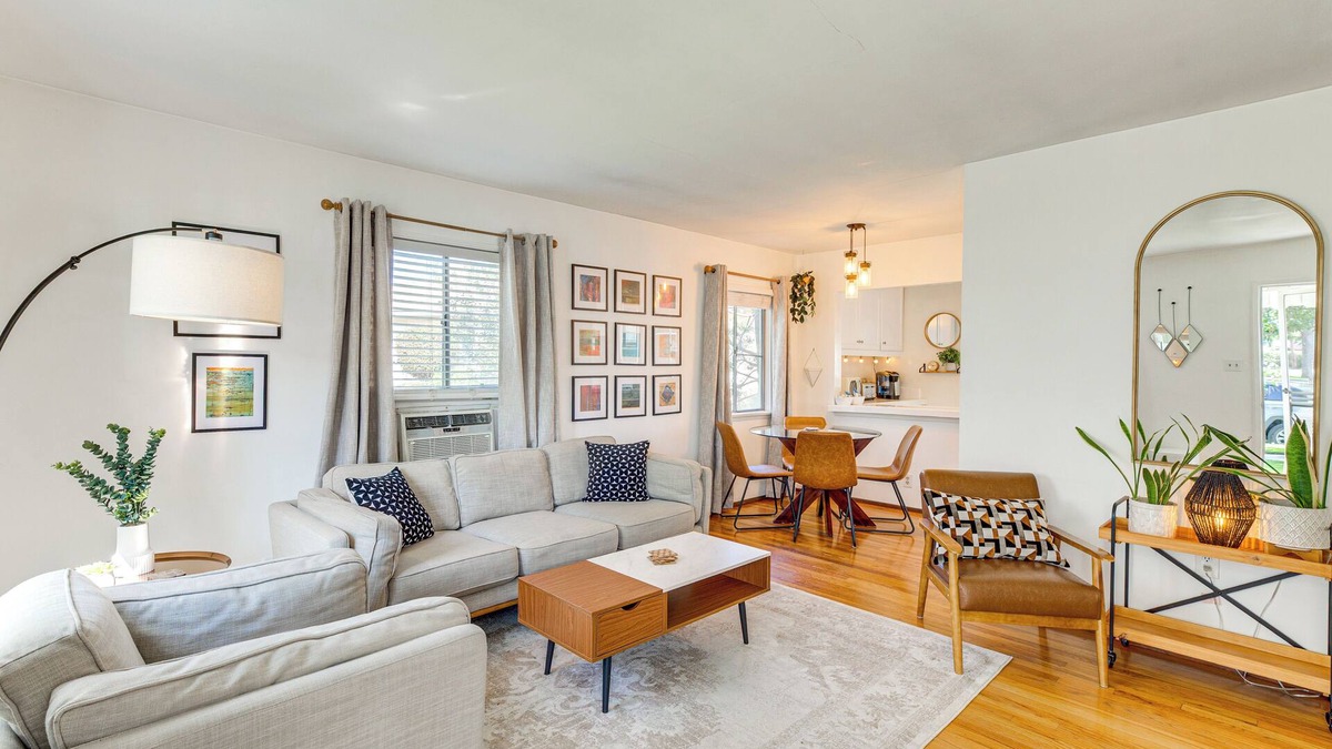 Burbank House | 3 Mi to Universal Studios: Chic Home w/Yard!
