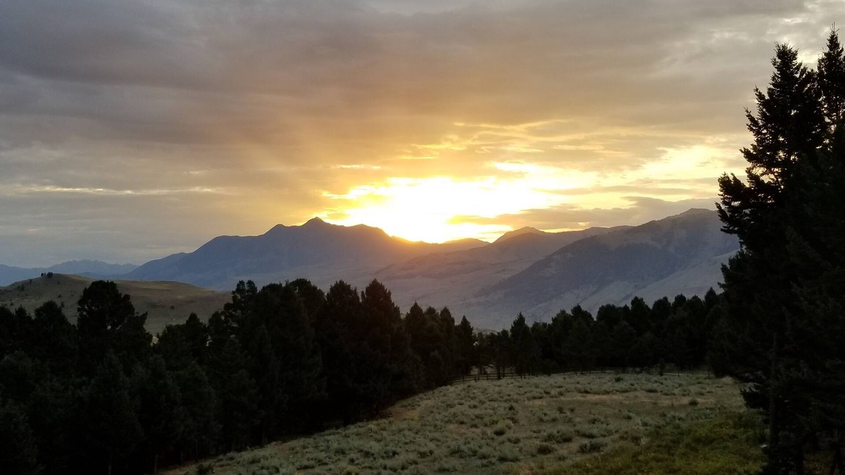 Emigrant House | 3 Mile Ranch…enjoy the pristine views that Montana has to offer!