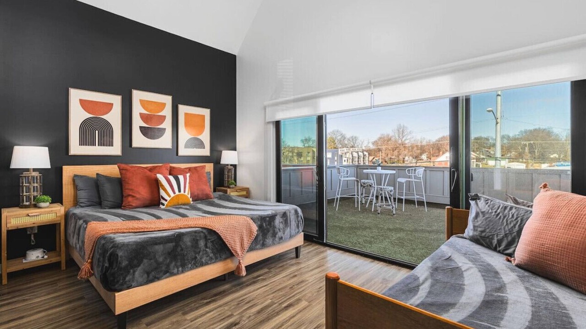 Cleveland Park House | 3 Miles to Broadway with Garage, Patio & Walk to Shops