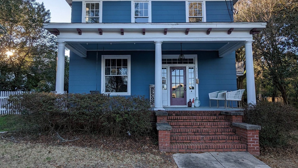 Summerville House | 3 miles to the Masters Tournament in the Summerville neighborhood of Augusta!