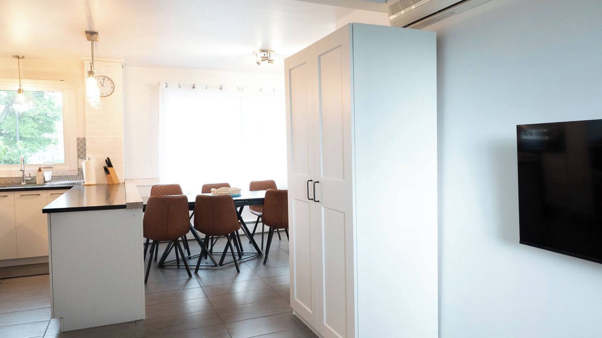 Desjardins Apartment | 3 min from Ferry to Old Quebec Central Cosy 3-bedroom Levis Centre