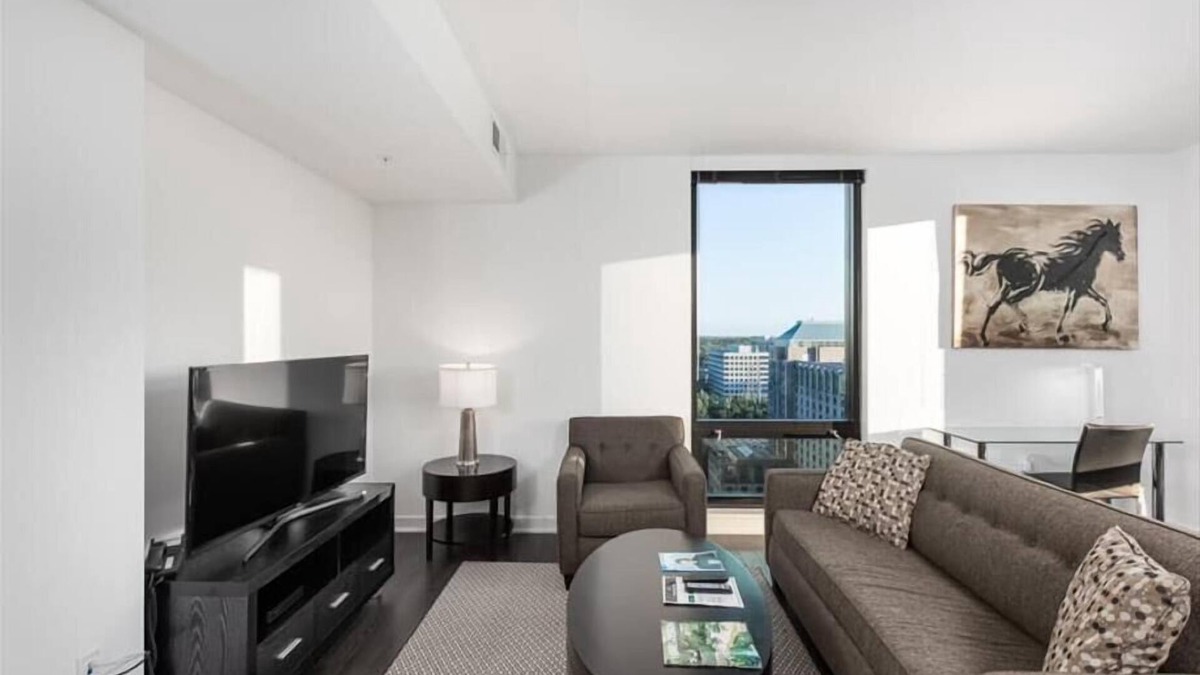 Reston Apartment | 3 min from Lake Newport | Pet-friendly | near Dulles Airport