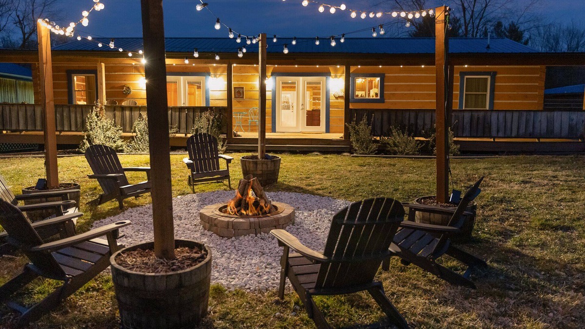 Gnaw Bone Cabin | 3 min to BCSP+Hot Tub+Fire Pit+Swing Set+Games+Pet Friendly!