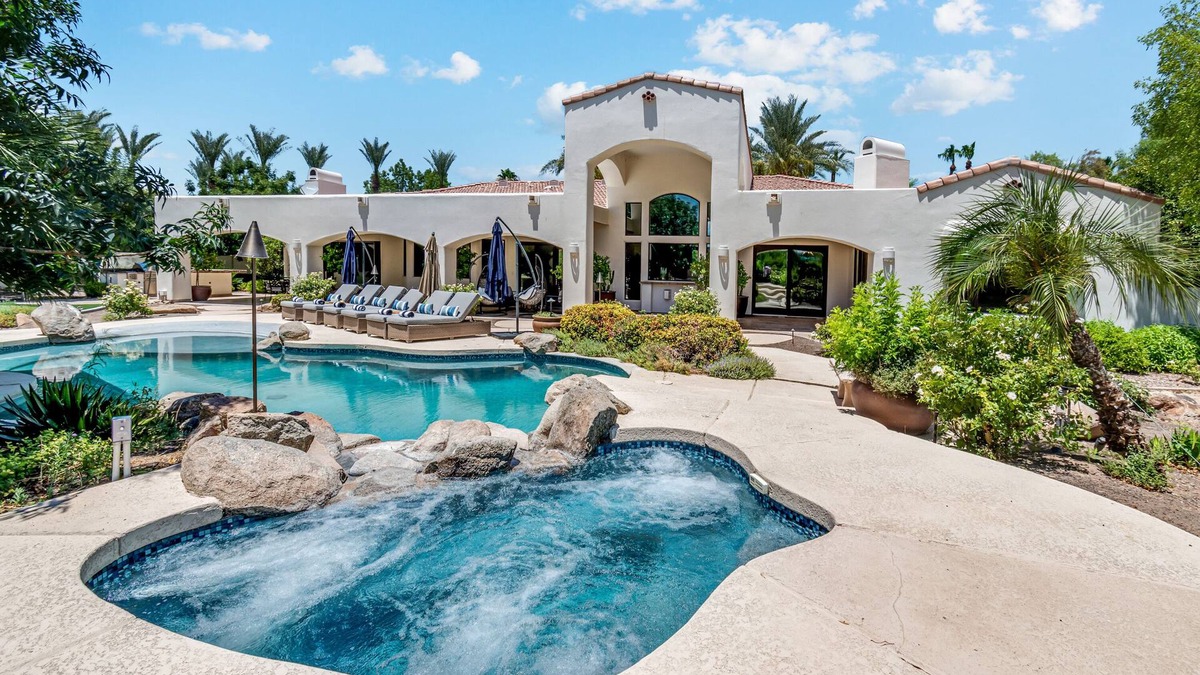 South Scottsdale Villa | ❤️️3 Min to Old Town❤️️Spectular Villa❤️️SwimBar❤️️PickleBall❤️️Golf❤️️Spa❤️️BBQ