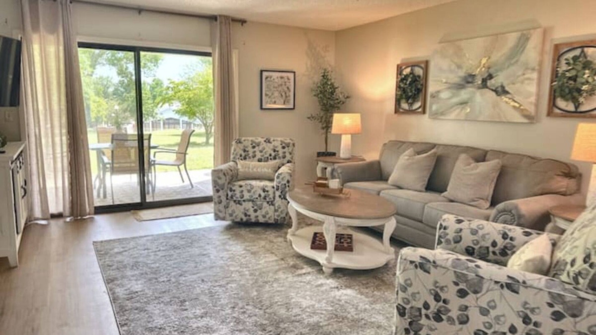 Branson Apartment | 3 Min to Strip! Indoor Pool, Hot tub, Sauna, new!
