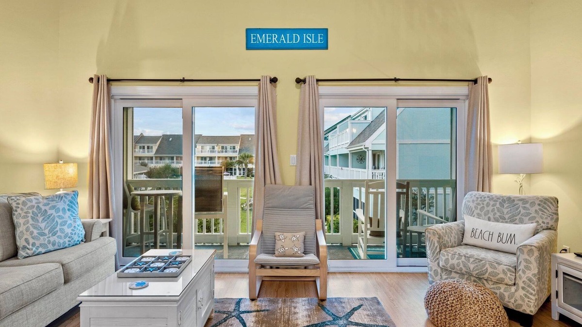 Emerald Isle Condo | 3-min Walk to Beach! Cozy 2-Bed Condo in Emerald Isle with Heated In-Door Pooln