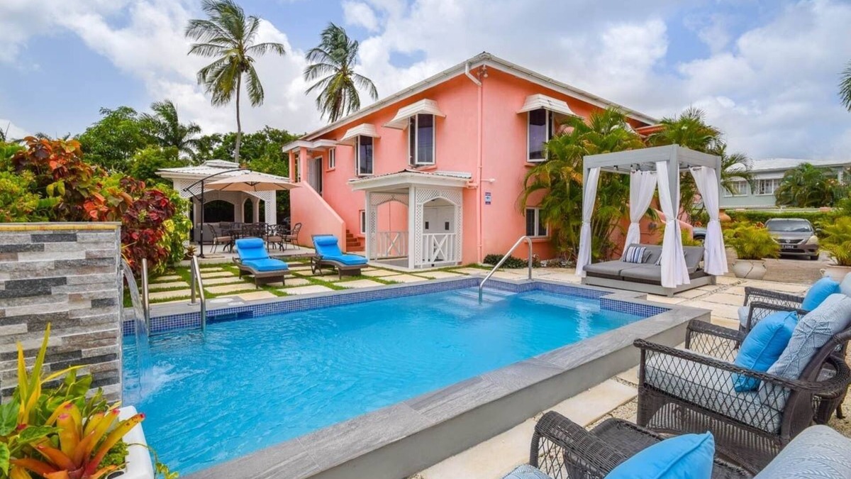 Hastings House | 3 Min Walk to Beach - Blessed Manor by Bluescape