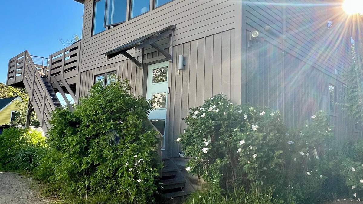 Biddeford House | 3-min walk to beach, modern 3BR, dog-friendly cottage in charming Biddeford Pool