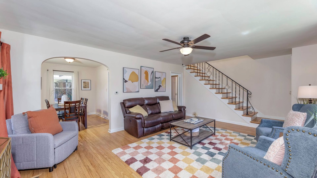 Speedway House | 3 min walk to IMS First Turn! King Bed - Full Kitchen - Peaceful front porch!