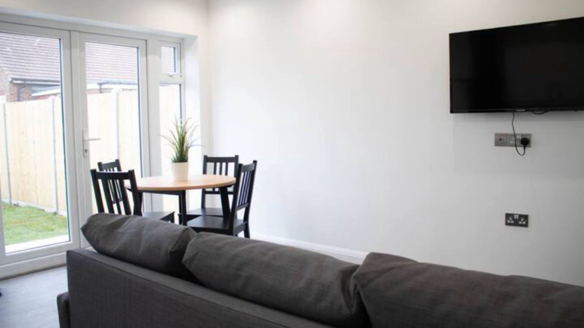 London Borough of Hounslow Apartment | 3 Minute Drive From Heathrow Airport Apartment -20min Underground Central London