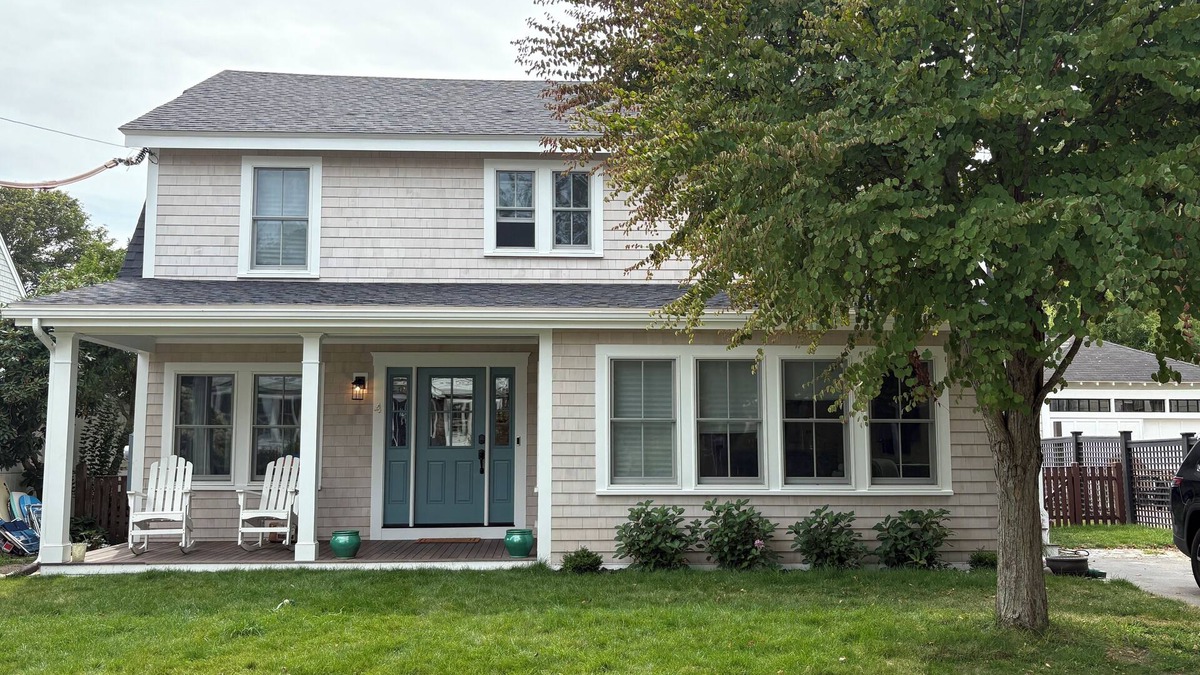 Minot House | 3 Minute Walk To Minot Beach!