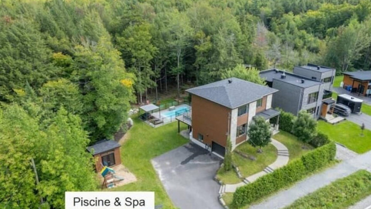 Orford Cottage | 3 minutes from Mont Orford - Large House & Hot Tub
