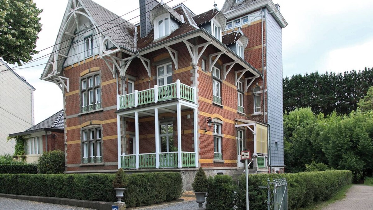 Spa Apartment | 3 minutes from the city center, apartment in a “Belle Epoque” style villa.