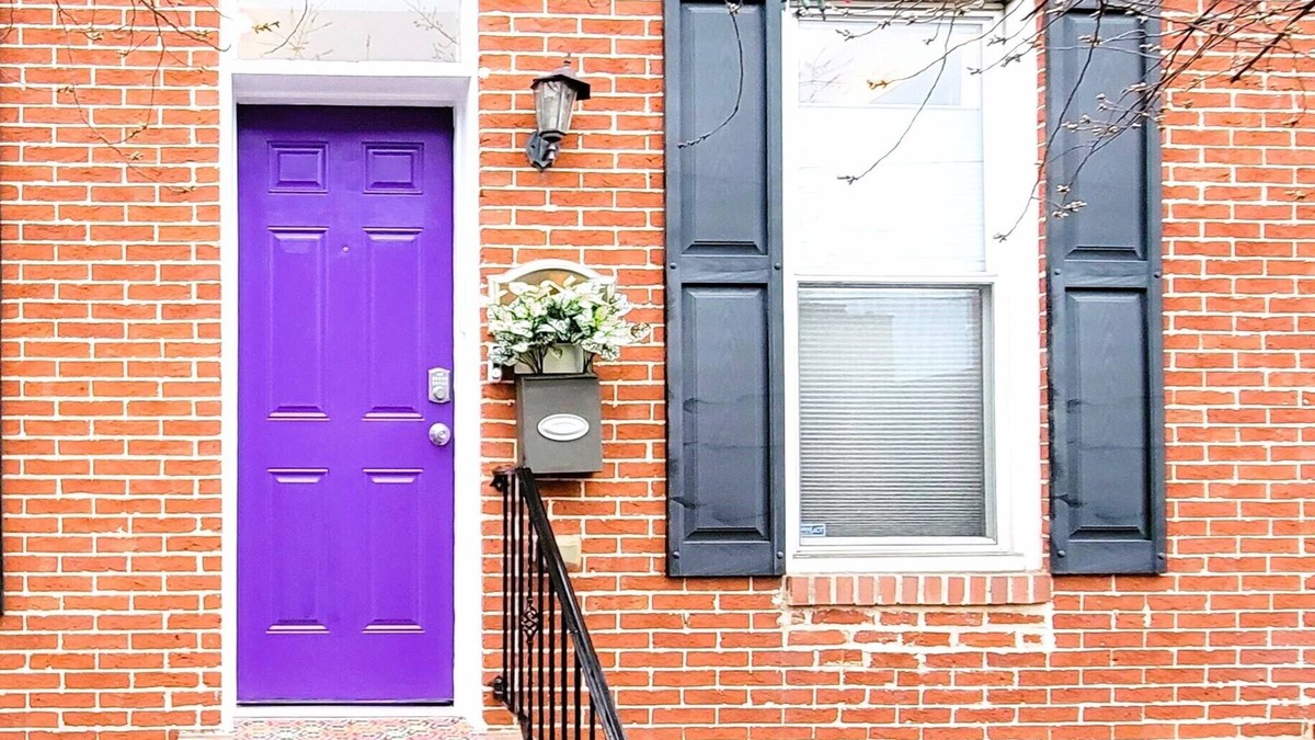 Downtown Baltimore House | 3 minutes to Orioles & Ravens stadiums and 10 minutes from the Baltimore Harbor.