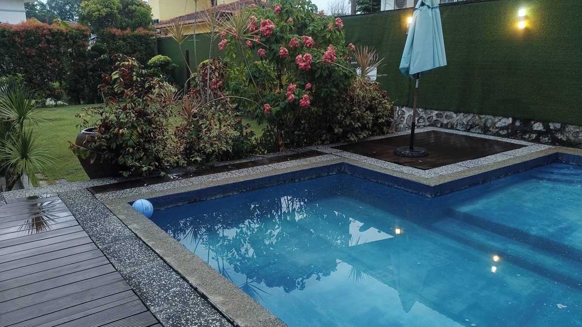 Taman Rakyat Villa | 3 Minutes to the Teluk Kemang Beach