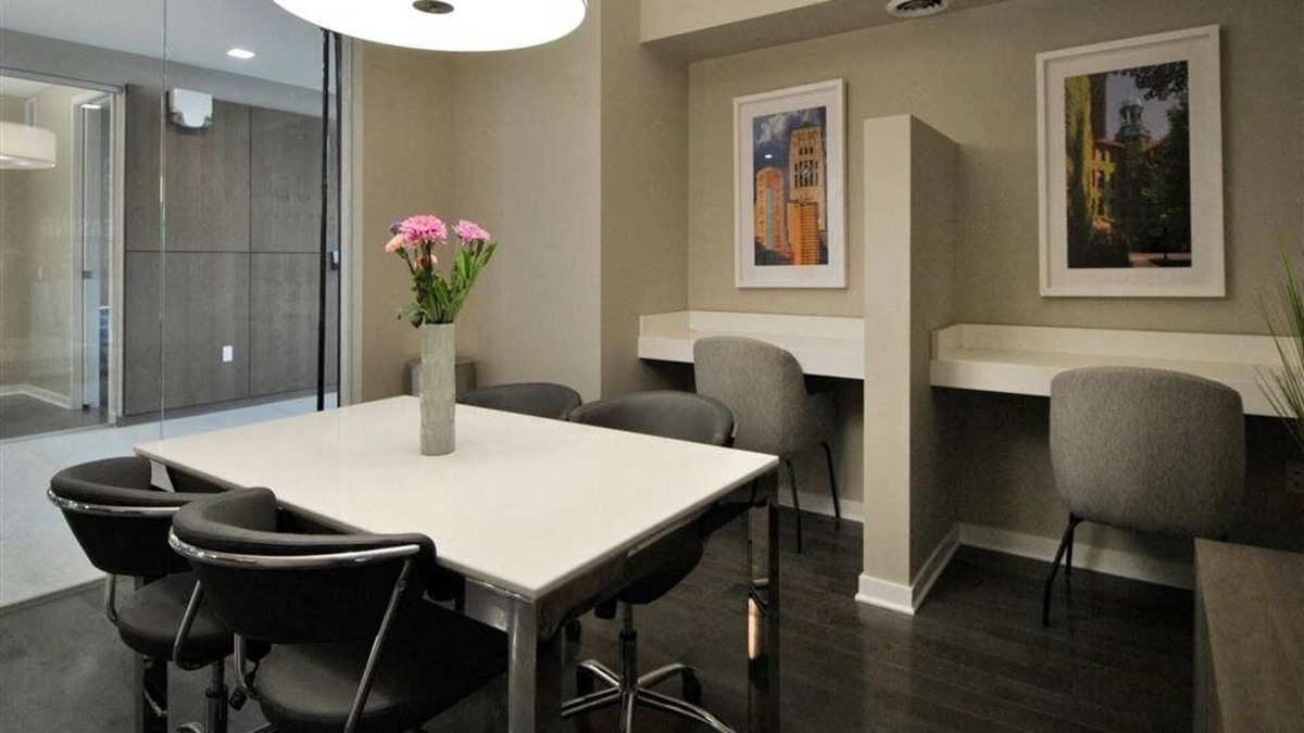 Bryant Pattengill East Apartment | 3 minutes to U of M! Pool/Hot Tub, Games, Family-sized Hotel Quality
