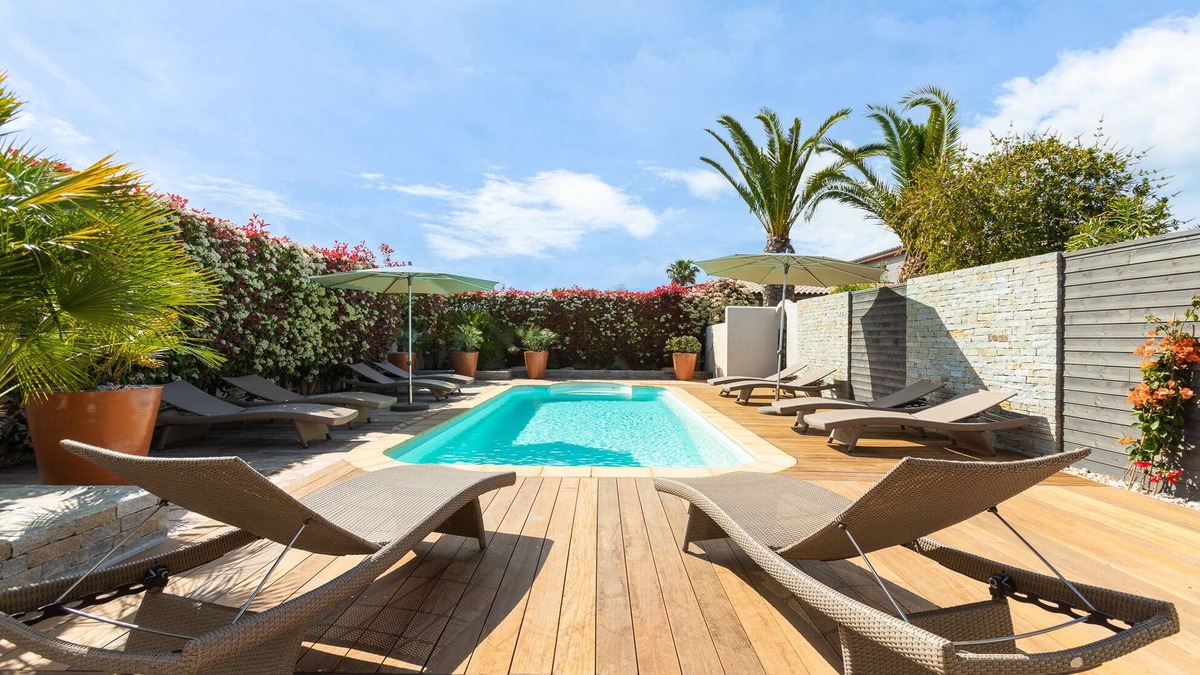 Cala Rossa House | 3 minutes walk to the beach of cala rossa 4 villas standing pool area