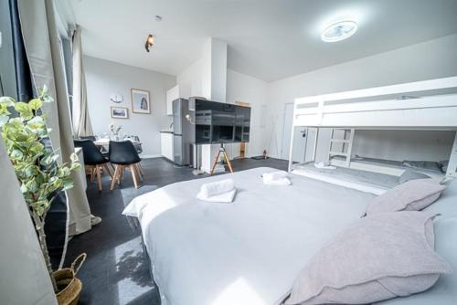 Englschalking Apartment | 3 Modern city studio for 6 Bogenhausen near Messe Munich
