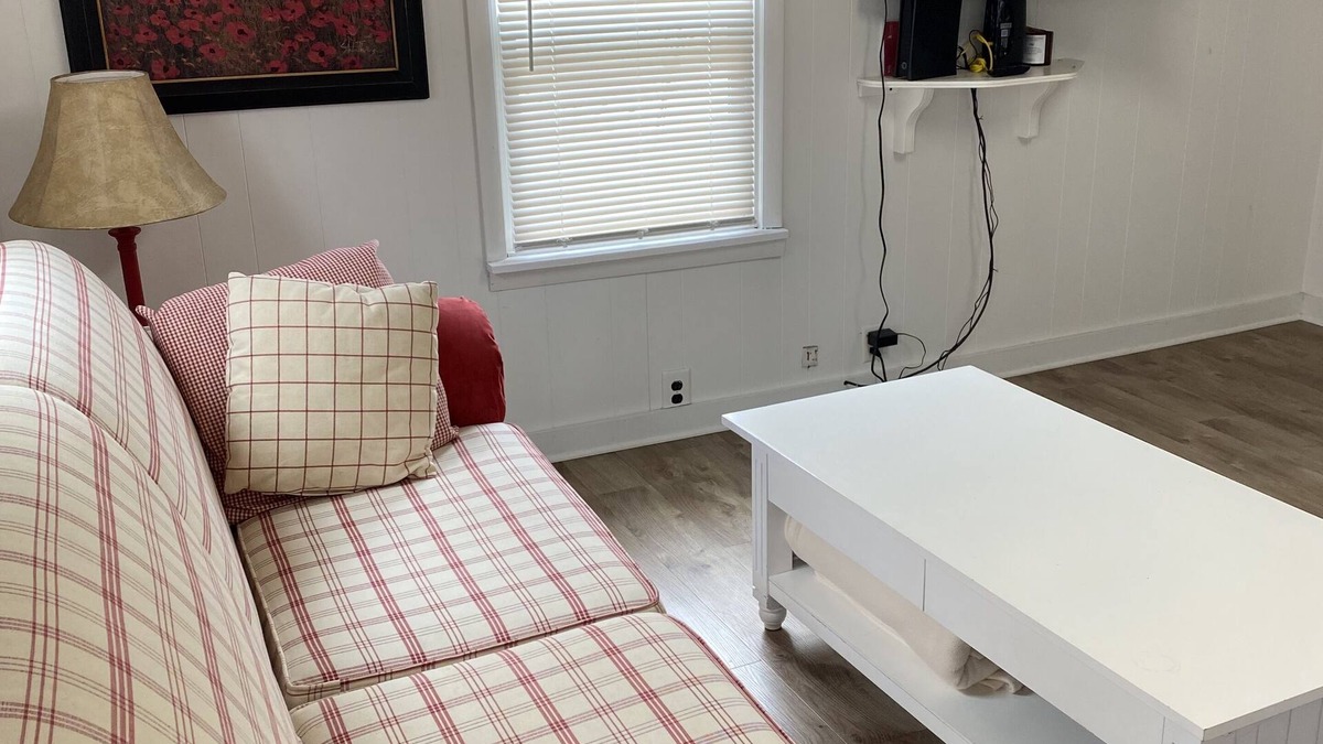 Ludington Cottage | 3 night minimum, 2 blocks from beach, close to pickle ball, 4 blocks to town.