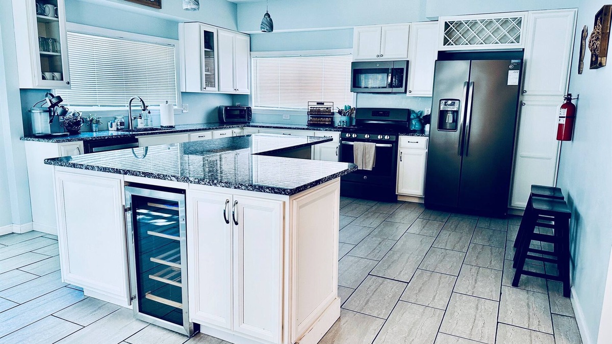 Ventnor City House | 3 Nights for the Price of 2! 4BR/3.5BA Walk to Dining Quick Uber to Casinos