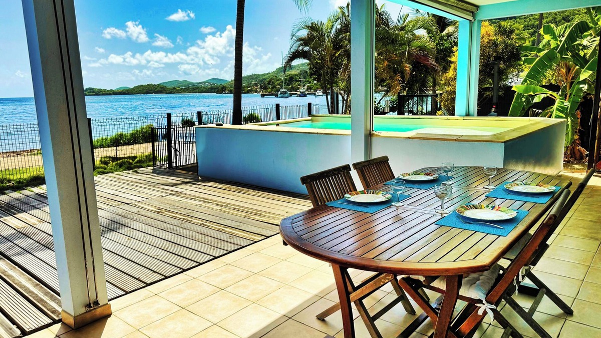Tartane Villa | 3* oceanfront villa. Sleeps 10