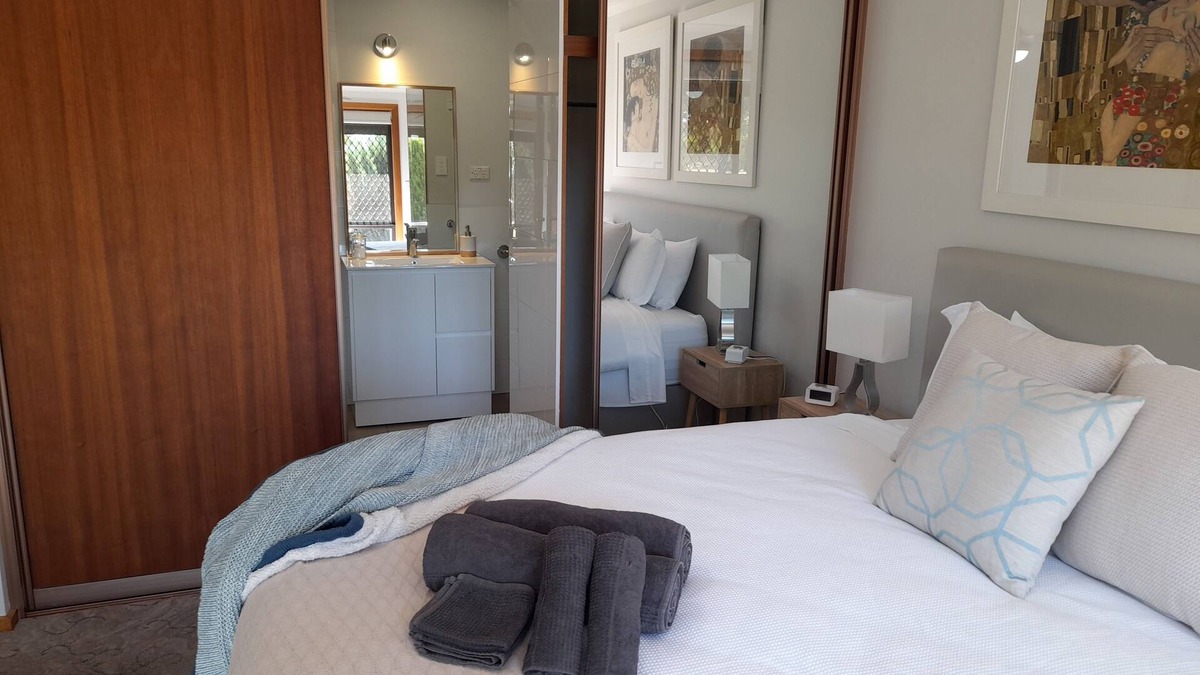McLaren Vale House | 3 Pears on the Park; Breakfast Provisions 3 BRooms 2 bathroom house McLaren Vale