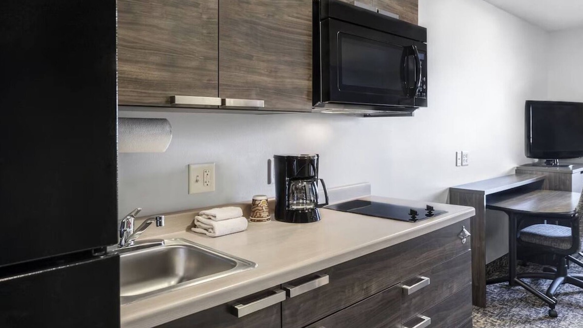Mitchell Hotel | 3 Perfect Rooms with Full Kitchen for Road Trippers Near Interstate in Mitchell