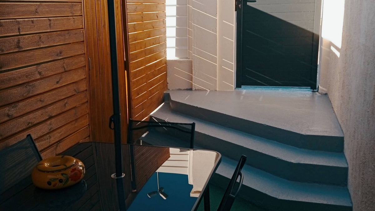 Claira House | 3-person apartment, terrace, wifi, parking, 10min from beach.