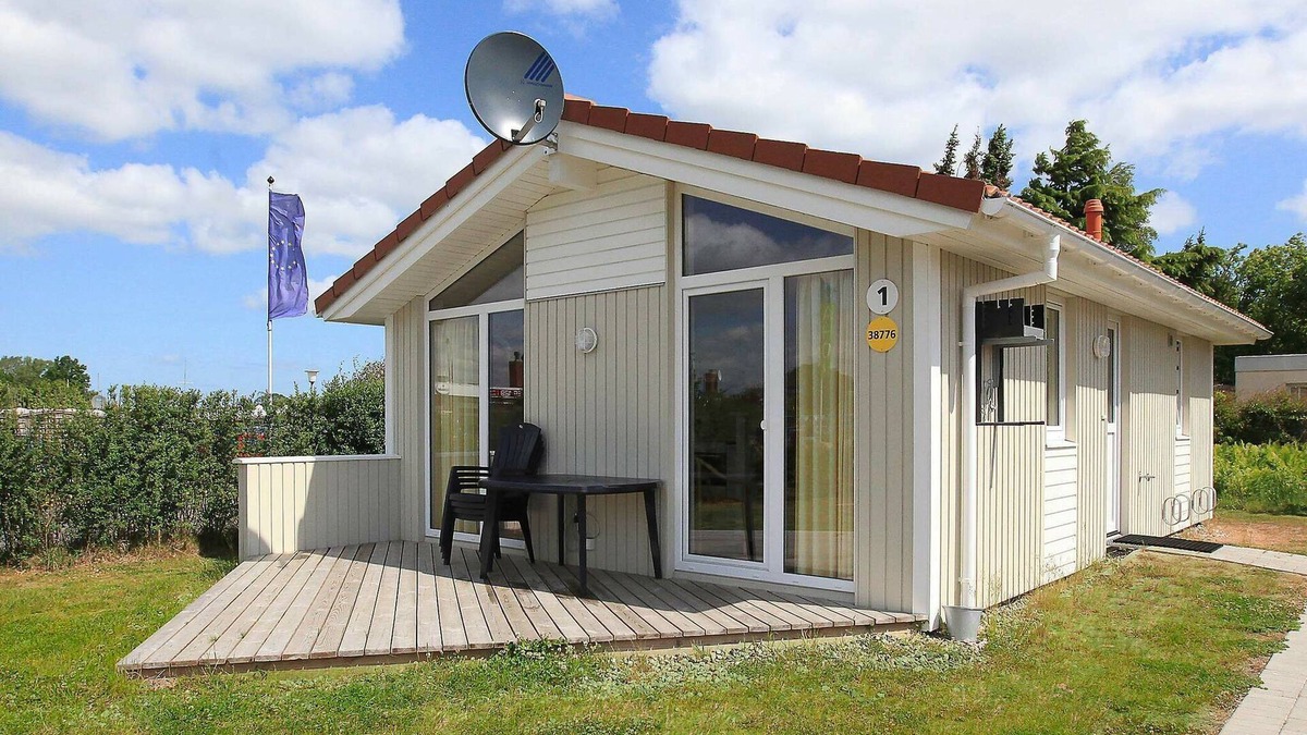 Lensterstrand House | 3 person holiday home in GROEMITZ