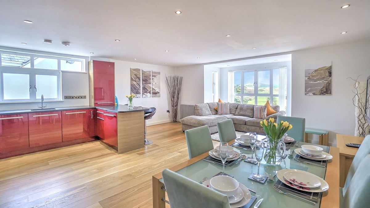 Croyde Apartment | 3 POINT VIEW- Luxury 3 Bed Apartment with parking/5 min walk to Croyde Beach