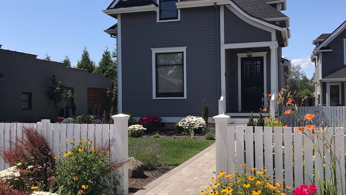 Carlton House | 3 Primary Suites Remodeled Downtown Carlton - Location&Luxury - Bocce&Fire Pit