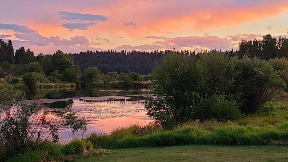 Chiloquin House | 3 Queens on the River, Pets Welcome, Craterlake!