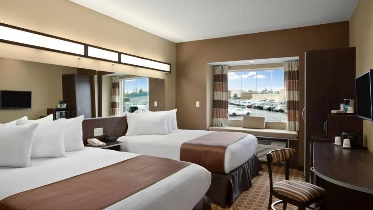 White Hall Hotel | 3 Relaxing Rooms Perfect for Your Group Getaways | Affordable w/Free Breakfast
