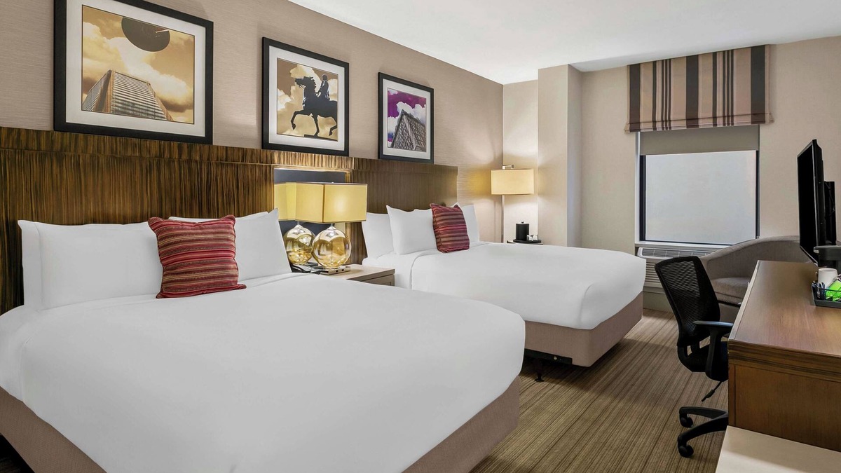 Downtown Baltimore Hotel | 3 Relaxing Rooms with Fitness Center | Close to MT Bank Stadium