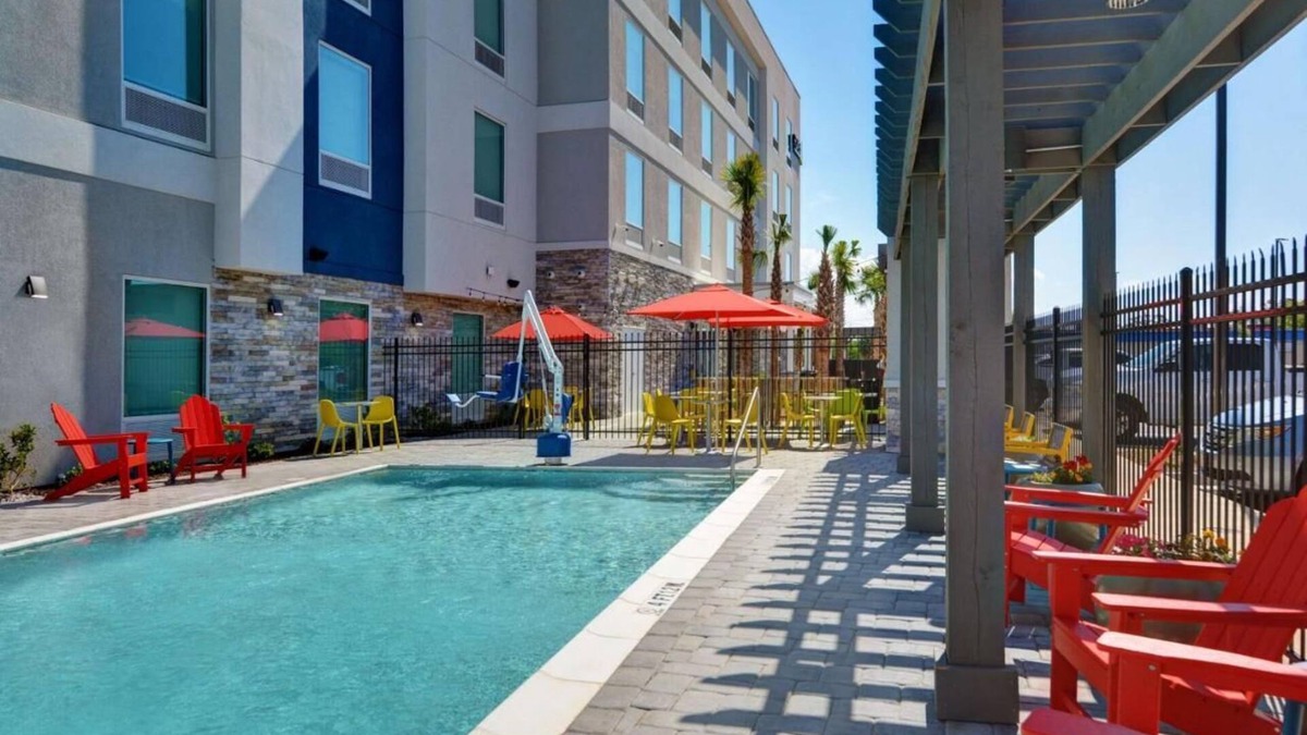 Upper Grand Lagoon Hotel | 3 Relaxing Units! Onsite Pool, Kitchen, Pets Allowed, Near Panama City Beach!
