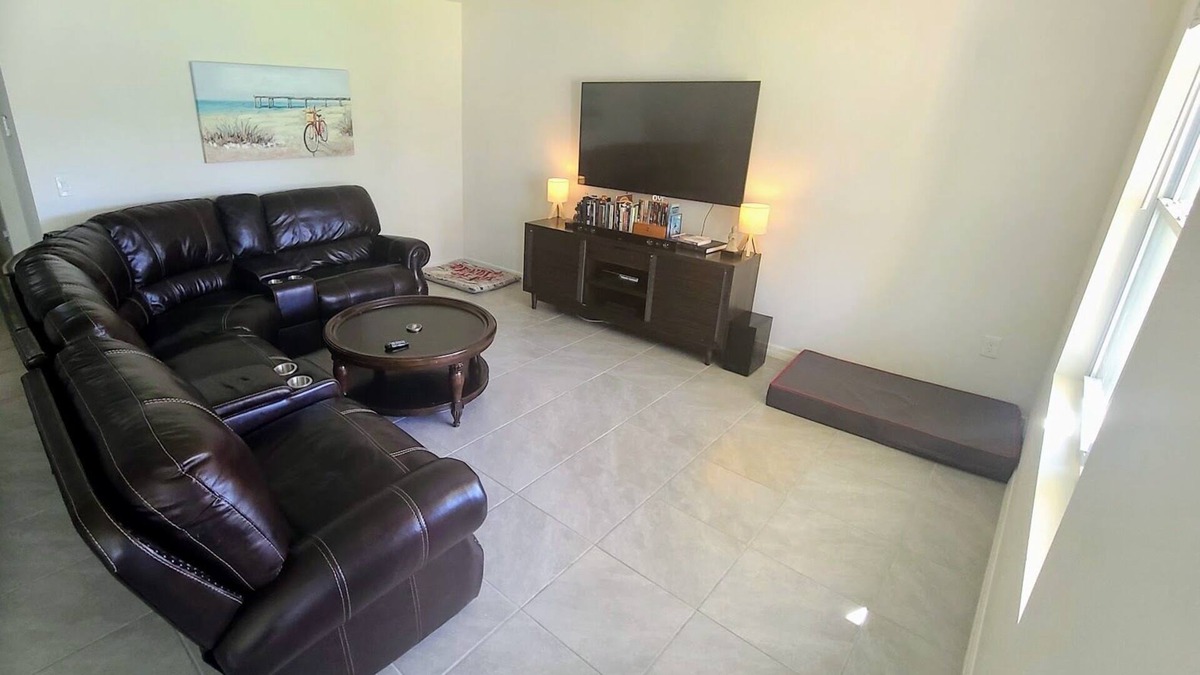 Orange City House | 3 RM home between Orlando & Daytona-DogsAllowed