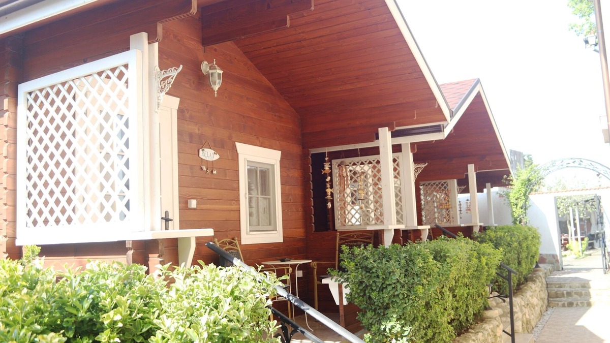 Trakata Ski Chalet | 3 Romantic chalets with pool, 5 min from the beach!