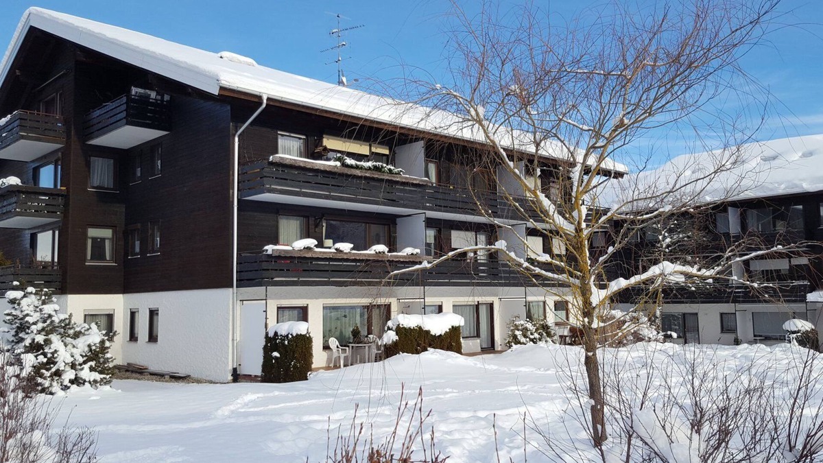 Obermaiselstein Apartment | 3-room apartment with a beautiful south-west facing balcony and swimming pool/sauna