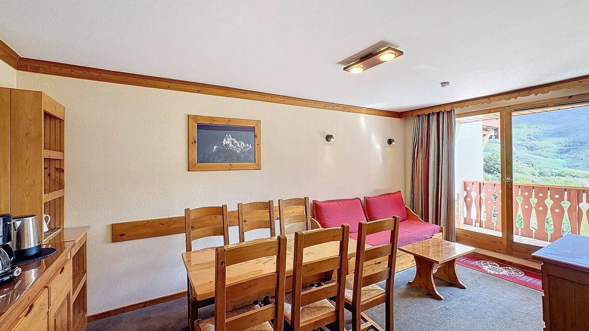 Les Bruyeres Apartment | 3-room apartment, 40m², south balcony, ski-in/out, 6 pers. Unforgettable alpine comfort