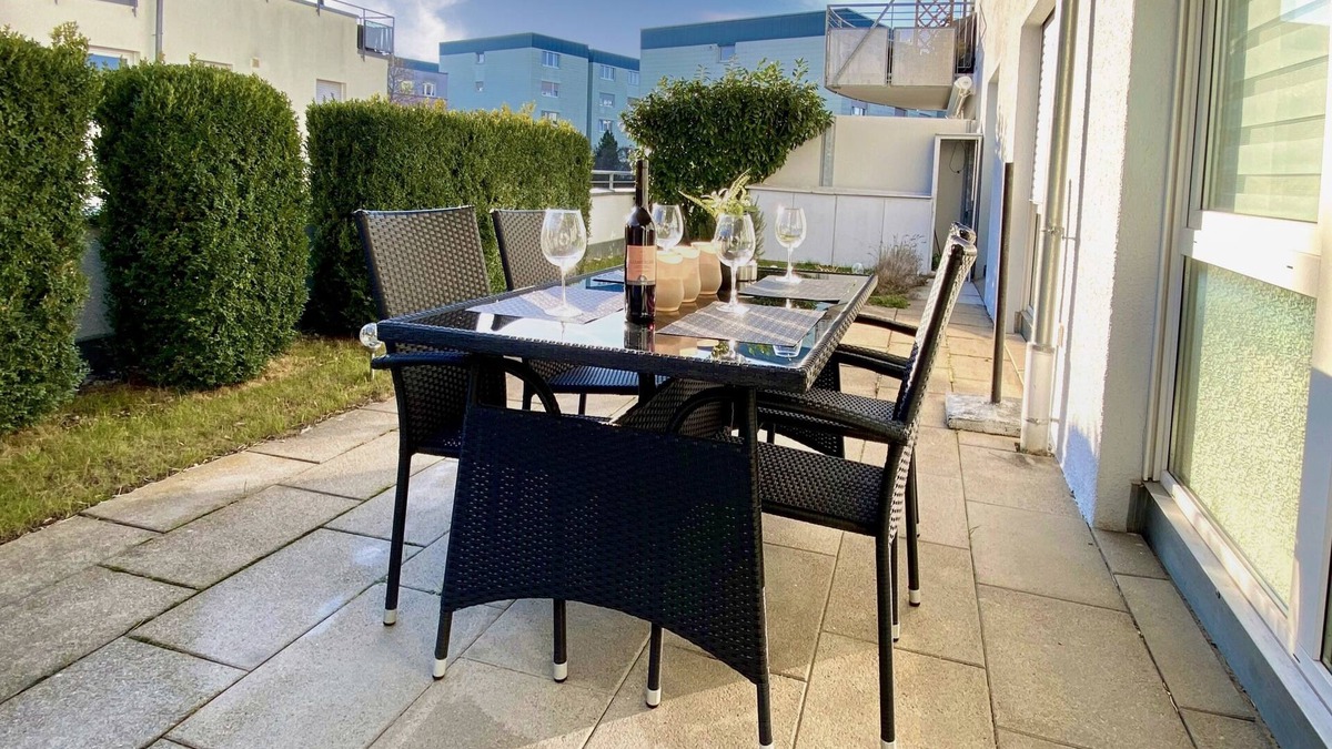 Gaertringen Apartment | 3 room apartment for 4, large roof terrace, garage, 76 m²