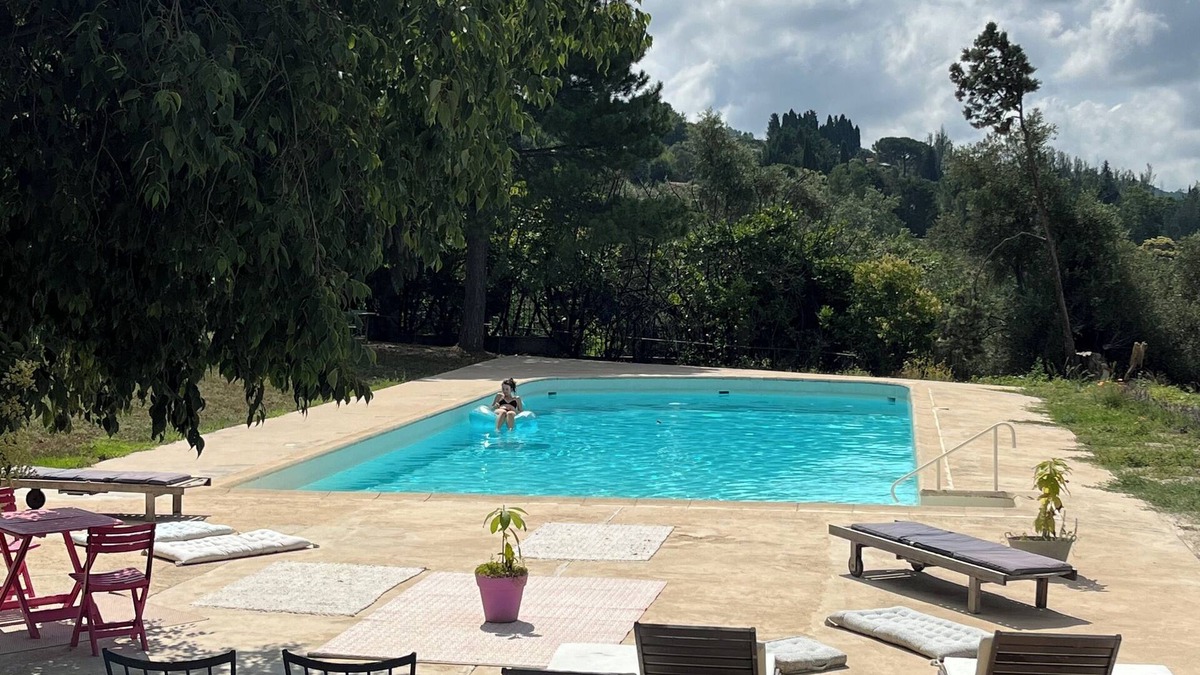 Le Plan-de-Grasse Apartment | 3-room apartment on 1st floor of a "bastide grassoise" in a private estate with swimming pool