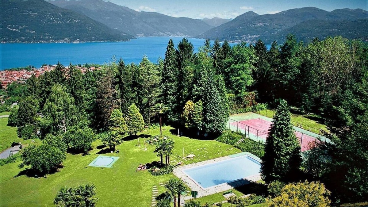 Euroville Apartment | 3-room apartment with balcony and wonderful lake view in a vacation complex with pool