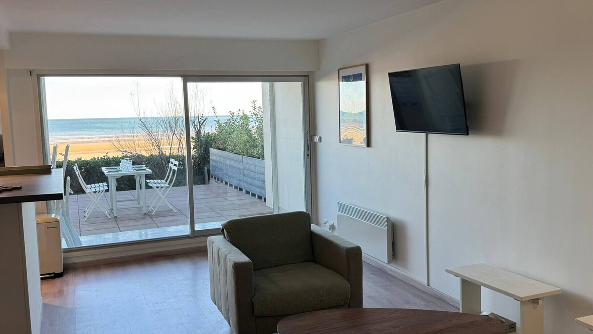Port Guillaume Apartment | 3-room apartment with direct beach access and WiFi