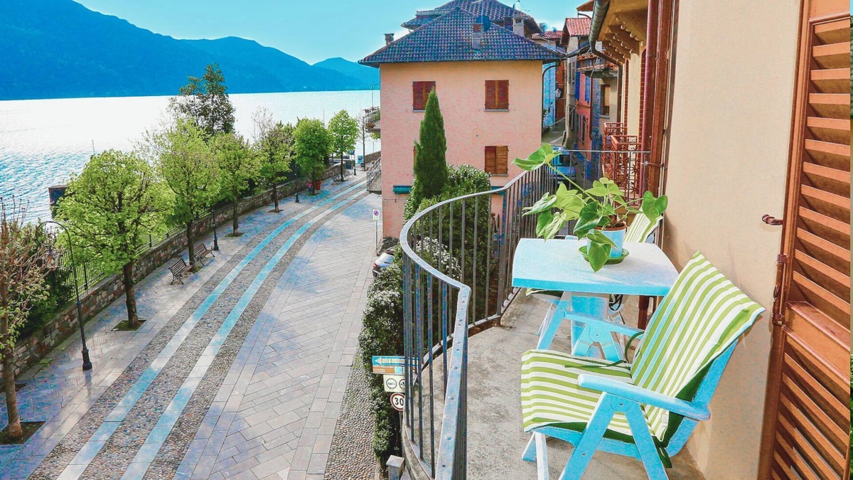 Cannobio Apartment | 3-room apartment with sunny balcony on the beautiful lakeside promenade of Cannobio