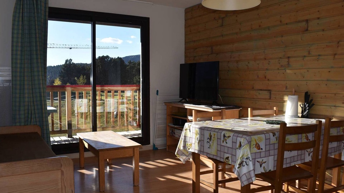 Font-Romeu-Odeillo-Via Apartment | 3-Room Cabin with Balcony and Parking in Font-Romeu