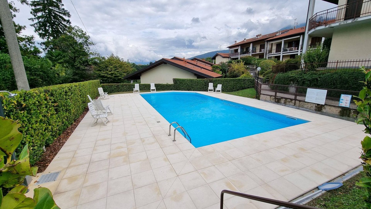 Castello House | 3-room corner house with garden, terrace and balcony in a well-kept residence with pool