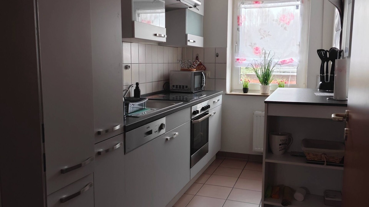 Region Hannover District Apartment | 3-Room non-smoking apartment with Kitchen and Balkony in Seelze with WiFi access