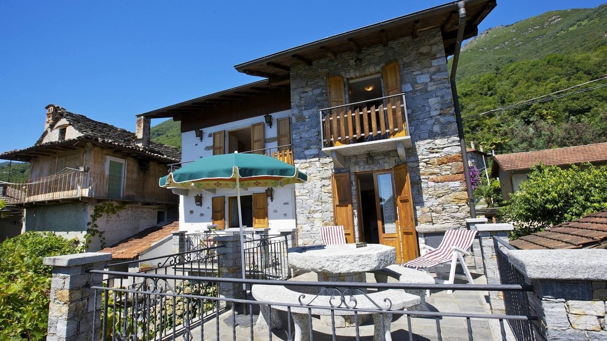 Cannero Riviera House | 3-room rustico with spacious outdoor area in an absolutely quiet & sunny location