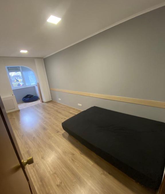 Dniprovs'kyi District Apartment | 3 rooms apartment near subway