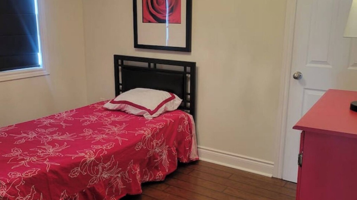 Hamilton House | 3 rooms at 150 Leinster : a home away from home